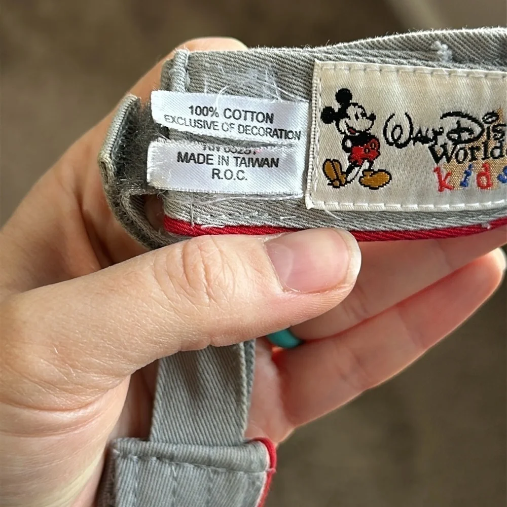 Vintage Walt Disney World Kids Epcot Sun Visor OSFM in Fair Used Conditon